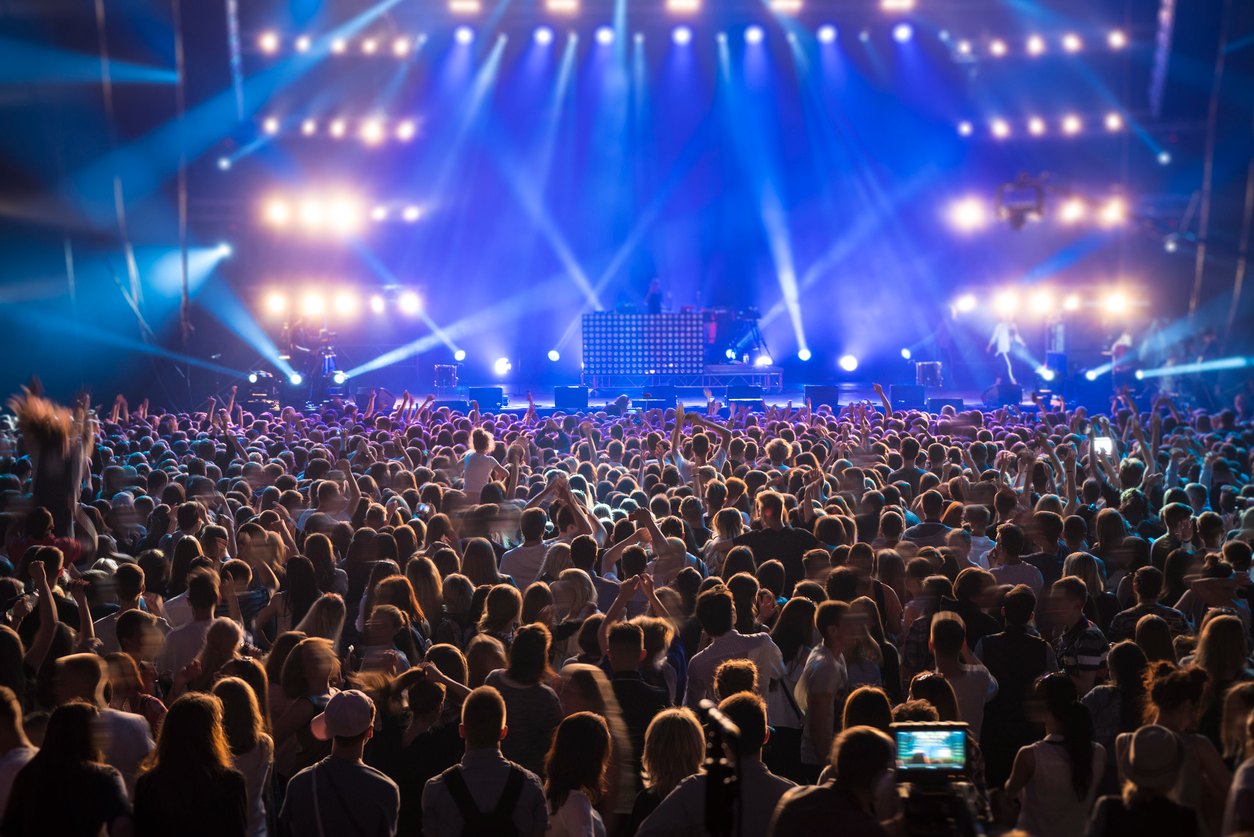 VeiligheidNL herziet advies over muziekgeluid, VNPF wijst podia op convenant