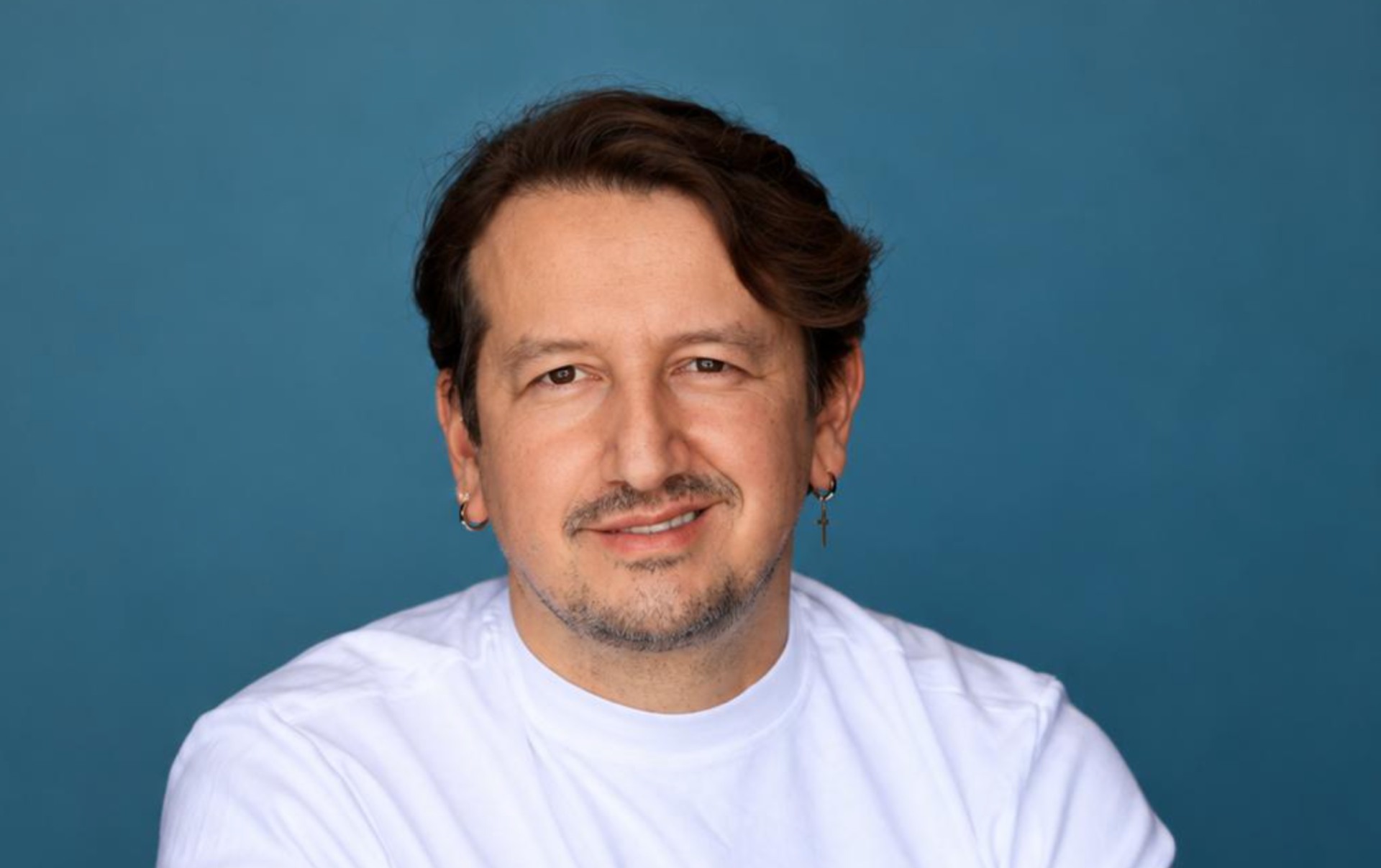 Warner Music Latina-president Roberto Andrade Dirak breidt takenpakket uit