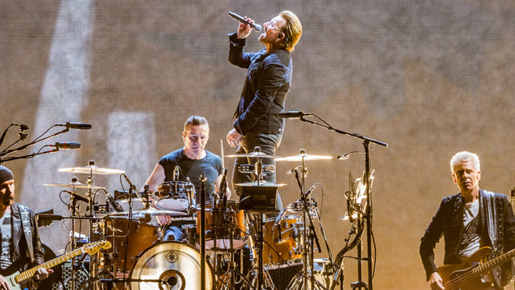 Krezip-drummer Bram van den Berg tijdelijk bij U2