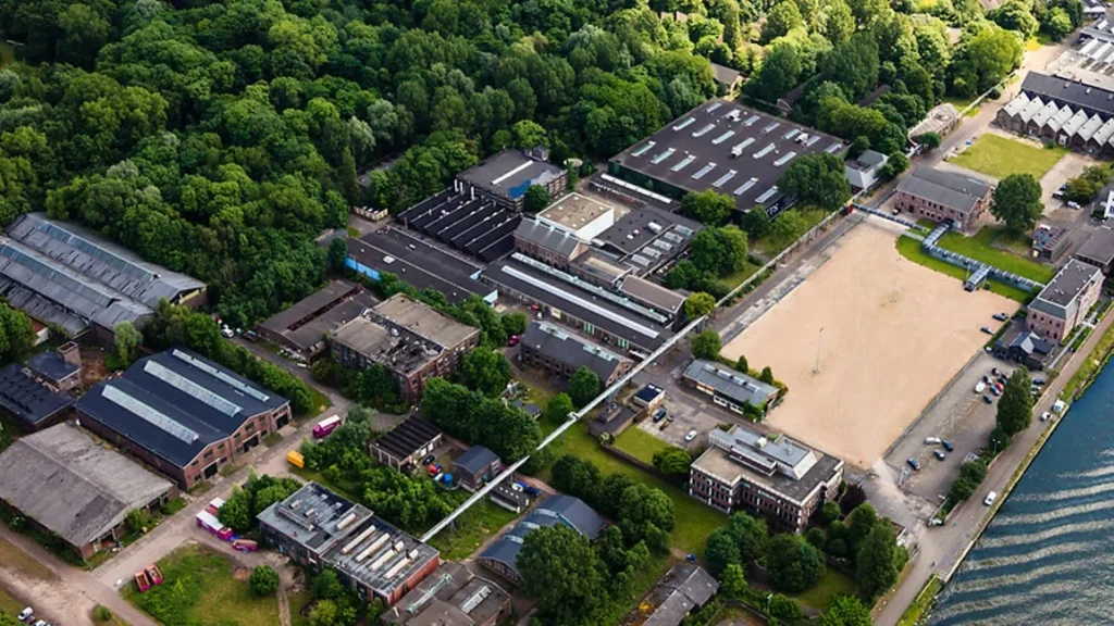 Politie naar ADE-evenement Zaandam vanwege onrust
