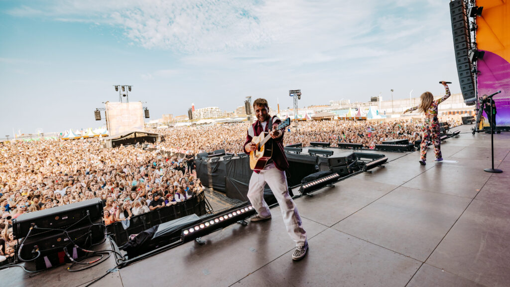 Grootste Zomerfeest van Nederland keert terug naar strand van Scheveningen voor vijfde editie